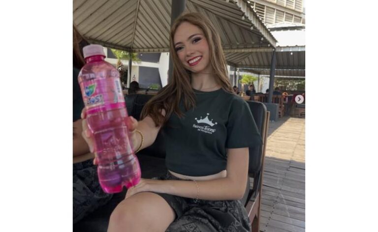Clair Da Silveira destaca a importância da hidratação para as candidatas do concurso Miss Reina Teen