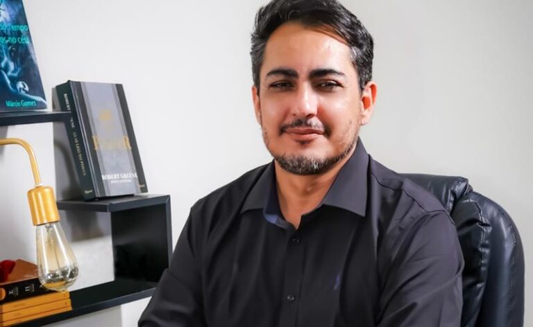 Márcio Lacerdda transforma cultura popular, psicanálise e crítica social em romances de alcance internacional